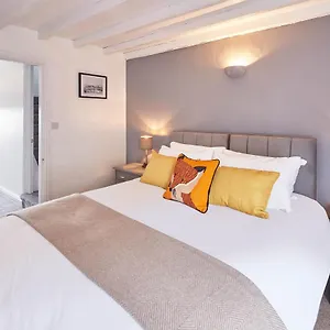 Host & - Dove Grey, 25 West End Kirkbymoorside